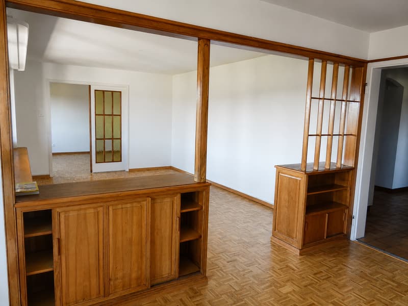 Grosszügige 8-Zimmer-Wohnung mit Balkon und wunderschöner Weitsicht (3)