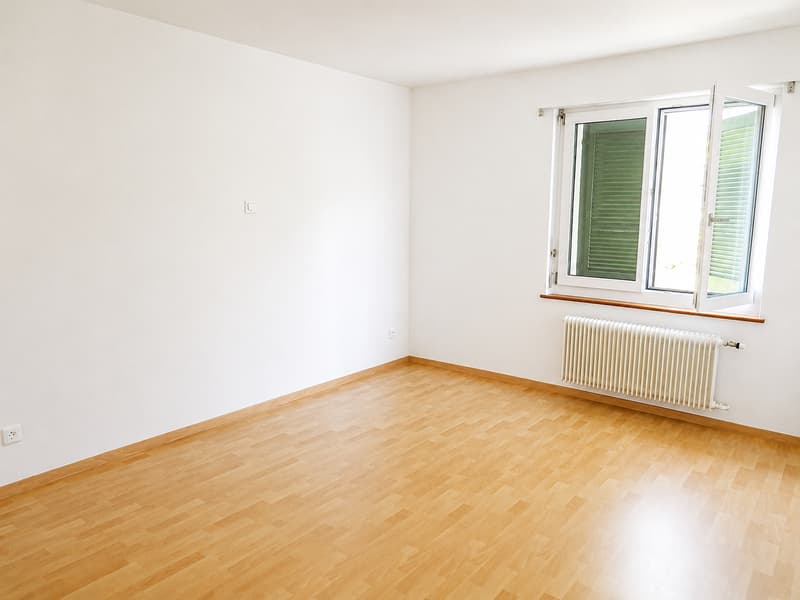 Grosszügige 8-Zimmer-Wohnung mit Balkon und wunderschöner Weitsicht (7)