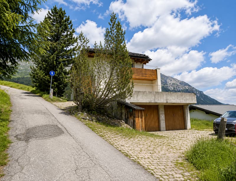 Attraktiver 4,5-Zimmer-Hausteil mit Galerie und traumhafter Aussicht in Valbella (3)