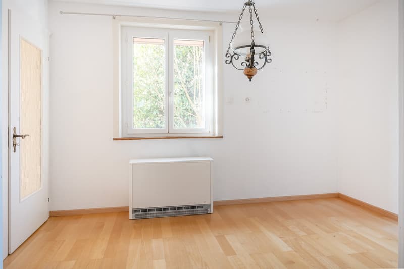 Älteres, freistehendes 5,5-Zimmer-Einfamilienhaus in Büsingen auf grossem Grundstück (9)