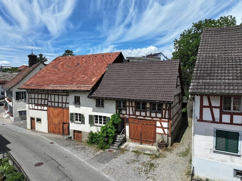 Buchberg SH: Bauernhaus mit attraktiver Baulandreserve (2)