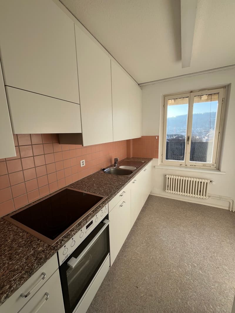 Lichtdurchflütete 3-Zimmer-Wohnung mit Balkon zu vermieten (2)