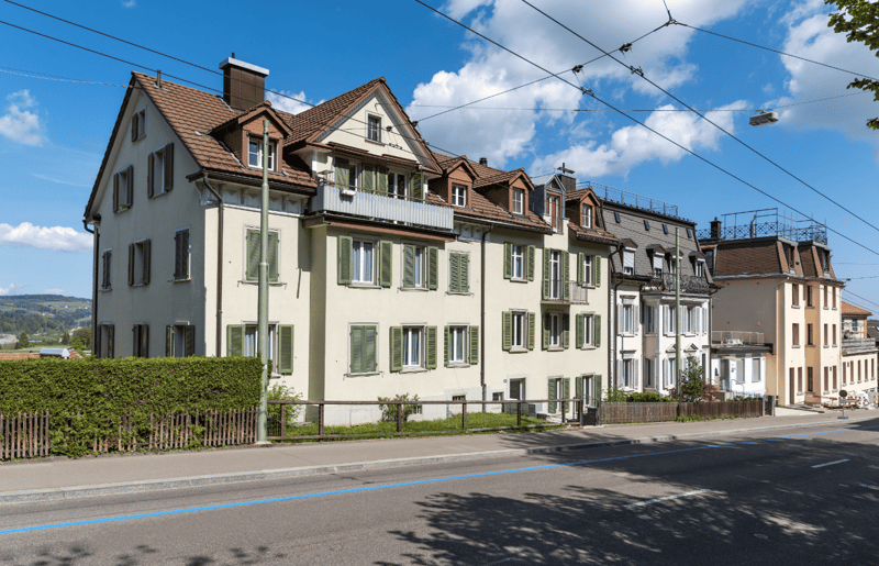 grosszügige 4 Zimmer-Wohnung mit super Aussicht, zwei Balkone und renoviertem Bad (8)