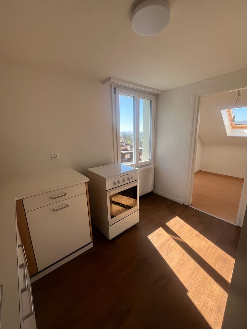 grosszügige 4 Zimmer-Wohnung mit super Aussicht, zwei Balkone und renoviertem Bad (6)