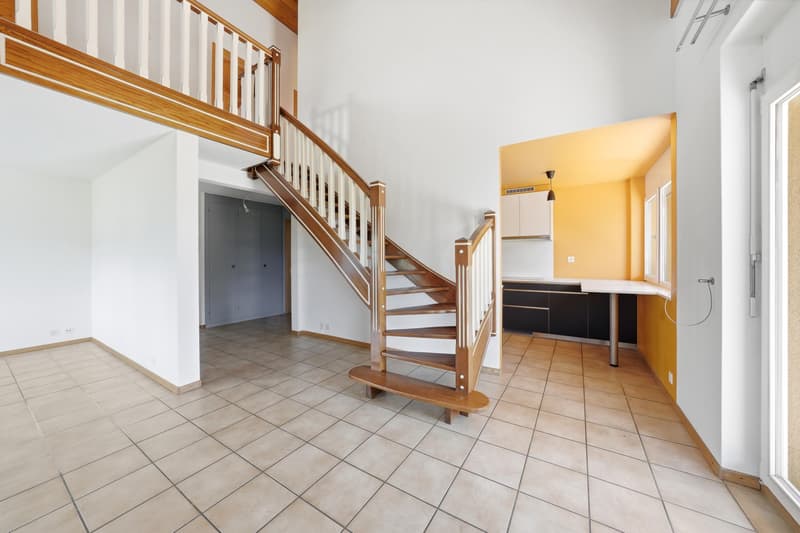 Duplex en attique de 5,5 pièces à Bursinel (6)
