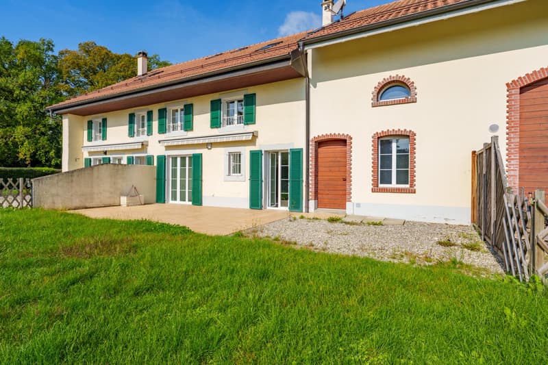 Gilly - Charmante villa mitoyenne avec jardin (6)