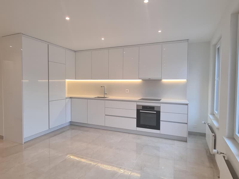 Magnifique appartement de 4 pièces entièrement rénové, idéalement situé (2)