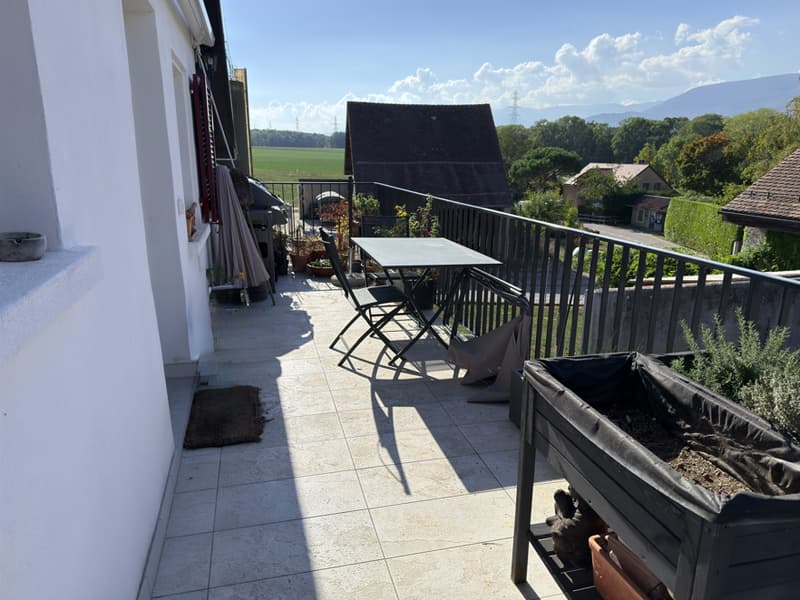 Appartement de 2.5 pièces duplex au 1er et combles à Arnex-sur-Nyon (4)