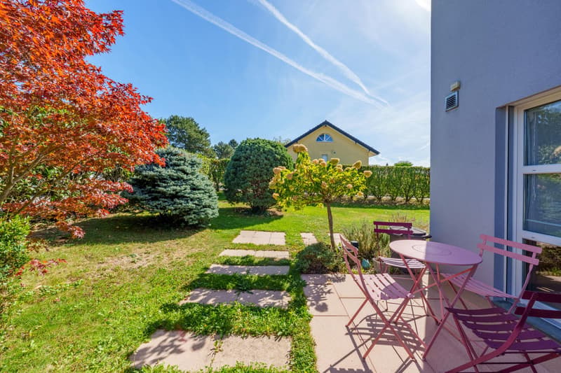 Belle maison jumelée avec terrasse et jardin à Prangins (9)
