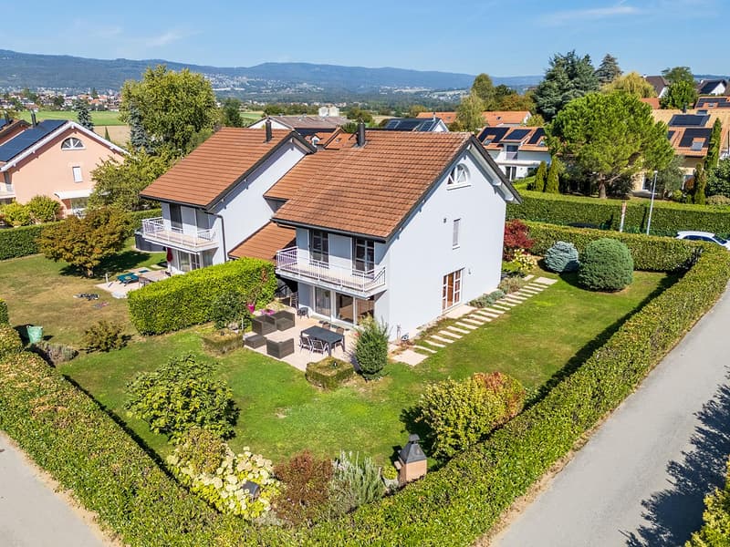 Belle maison jumelée avec terrasse et jardin à Prangins (1)
