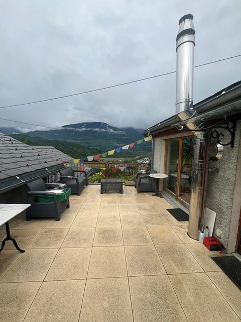 Charmant appartement de 2.5 pièces avec terrasse et vue sur les montagnes à St-Séverin (3)