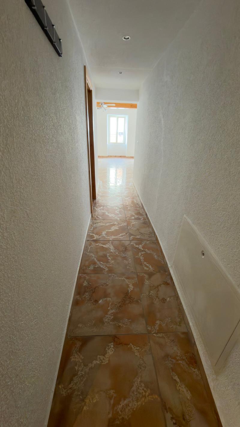 Loft lumineux avec poutres apparentes à louer à Martigny-Bourg (7)