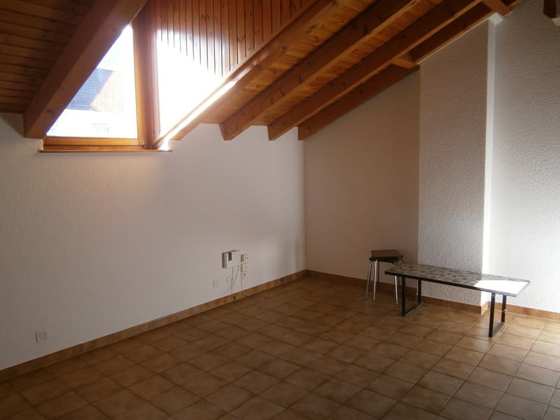 Charmant studio mansardé au cœur de Martigny (2)
