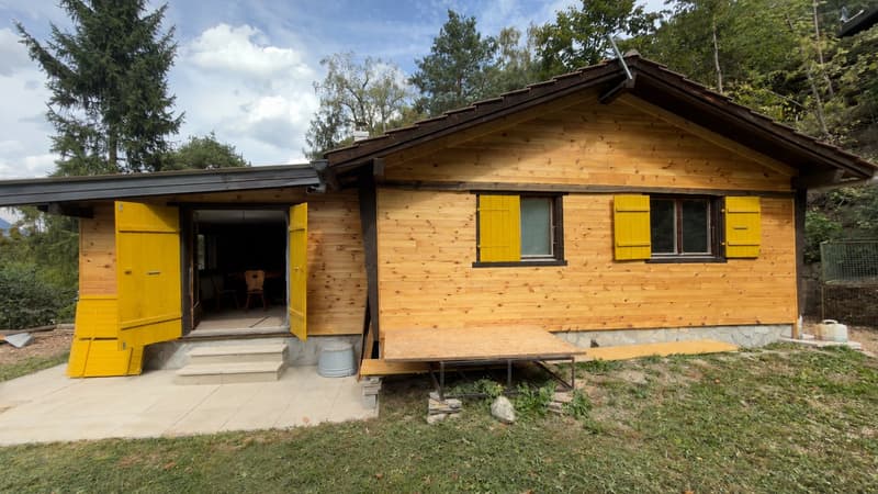 Chalet en bois à Saxon – Cadre naturel et montagnard (1)