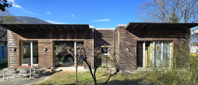 Villa d'architecte - 4.5 pces - 1'212 m2 terrain - Grône - EXCLUSIVITE (2)