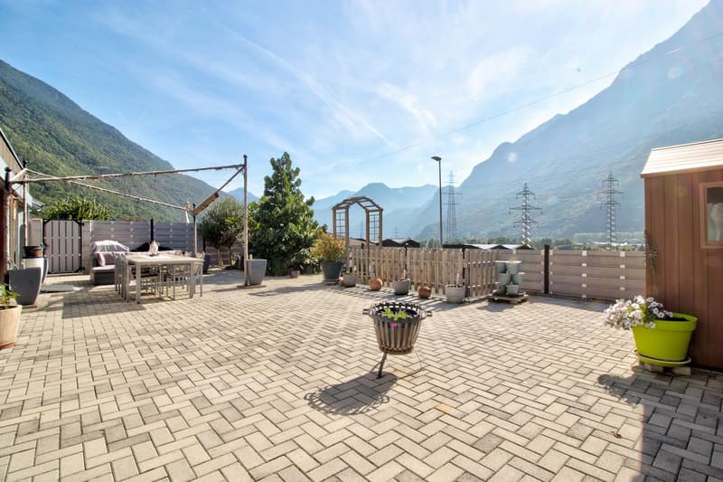 Terrasse de 130 m2 – Un seul niveau – nombreuses places de parc (2)