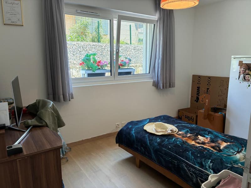 REZ avec terrasse et accès pelouse – 2 places de parc (9)