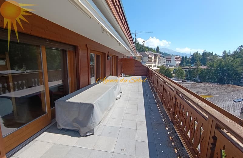 Emplacement privilégié ! Élégant appartement de standing de 3,5 pièces avec vaste terrasse orientée est! (4)