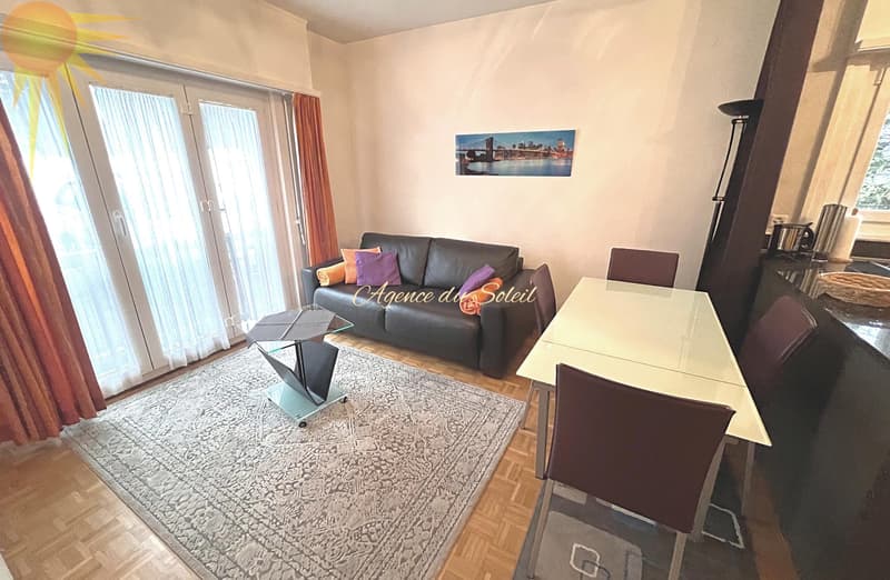 À louer à la saison d'hiver : Bel appartement 2.5 pièces au bord du golf 18 trous et parking devant l'immeuble ! (2)