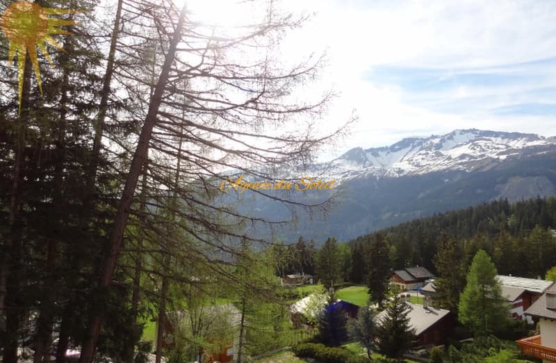 À louer à la saison d'hiver : Bel appartement 2.5 pièces au bord du golf 18 trous et parking devant l'immeuble ! (7)