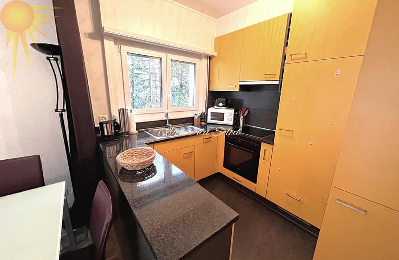 À louer à la saison d'hiver : Bel appartement 2.5 pièces au bord du golf 18 trous et parking devant l'immeuble ! (4)