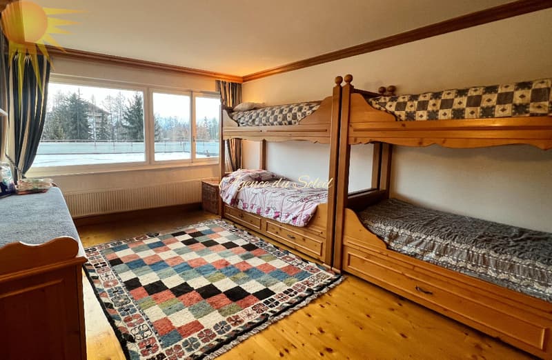 Situation idéale! Vaste appartement traversant d'angle de 5.5 pièces avec vaste terrasse sud ! (9)