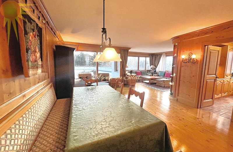 Situation idéale! Vaste appartement traversant d'angle de 5.5 pièces avec vaste terrasse sud ! (3)