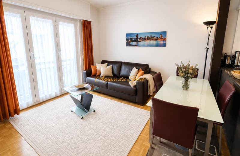 À louer à la saison d'hiver : Bel appartement 2.5 pièces au bord du golf 18 trous et parking devant l'immeuble ! (2)