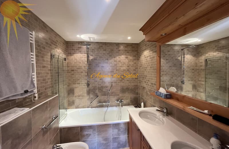 Plein coeur de Crans ! Élégant appartement de standing de 3,5 pièces avec vaste terrasse orientée est! (9)