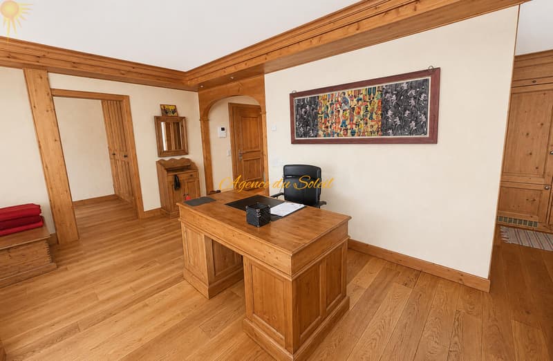 Plein coeur de Crans ! Élégant appartement de standing de 3,5 pièces avec vaste terrasse orientée est! (5)