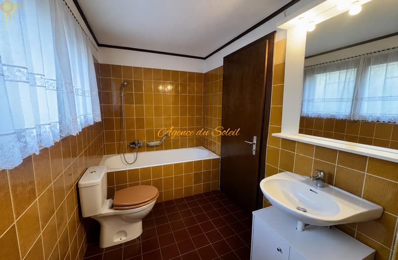 Maison à fort potentiel comprenant 2 appartements séparés, située à 5 minutes en voiture de Crans-Montana ! (12)