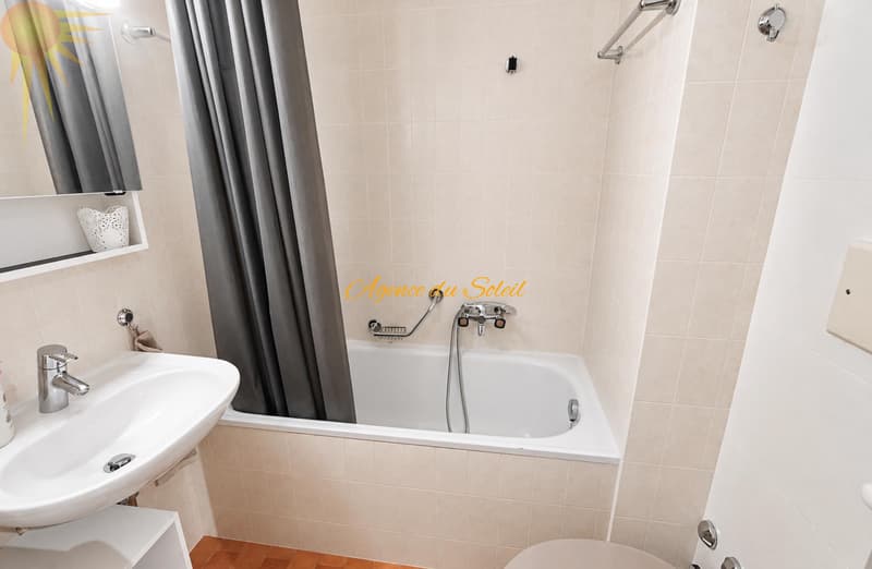 À louer (saison): Très cosy appartement de 3.5 pièces à proximité du funiculaire ! (12)