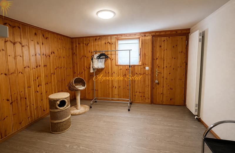 Adorable chalet familiale dans un emplacement privilégié verdoyant et calme ! (13)