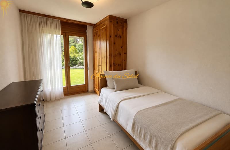 Adorable chalet familiale dans un emplacement privilégié verdoyant et calme ! (11)