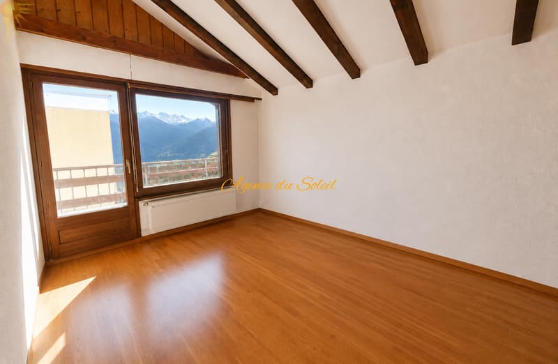 Fort potentiel pour cette maison comprenant 2 appartements séparés, située à 5 minutes en voiture de Crans-Montana ! (9)
