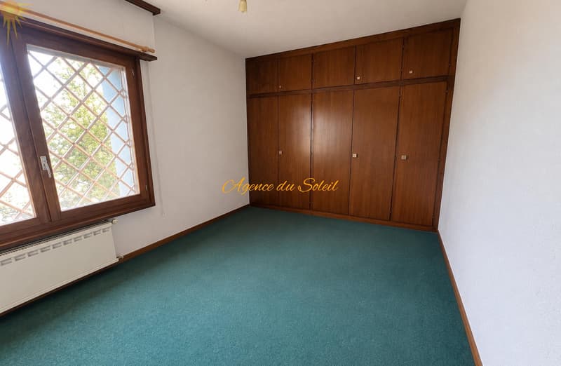 Fort potentiel pour cette maison comprenant 2 appartements séparés, située à 5 minutes en voiture de Crans-Montana ! (12)