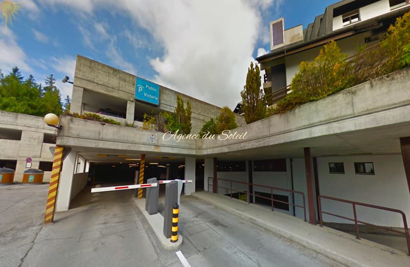 Disponible de suite ! Place de parc à louer en plein centre de Montana ! (1)