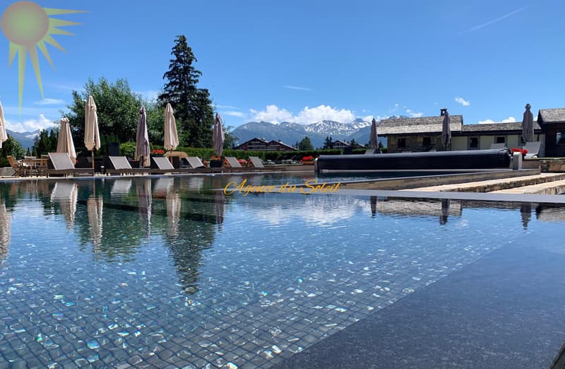 À louer UNIQUEMENT à l'année (à partir du 1r décembre) magnifique grand studio sud avec sa superbe vue ! (2)