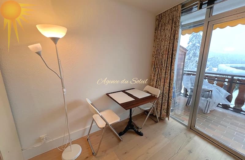 À louer UNIQUEMENT à l'année (à partir du 1r décembre) magnifique grand studio sud avec sa superbe vue ! (5)
