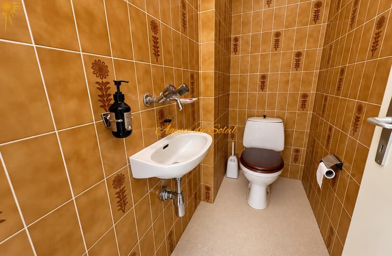 Splendide appartement ski-in/ski-out, traversant d'angle, de 3.5 pièces, à Montana ! (11)