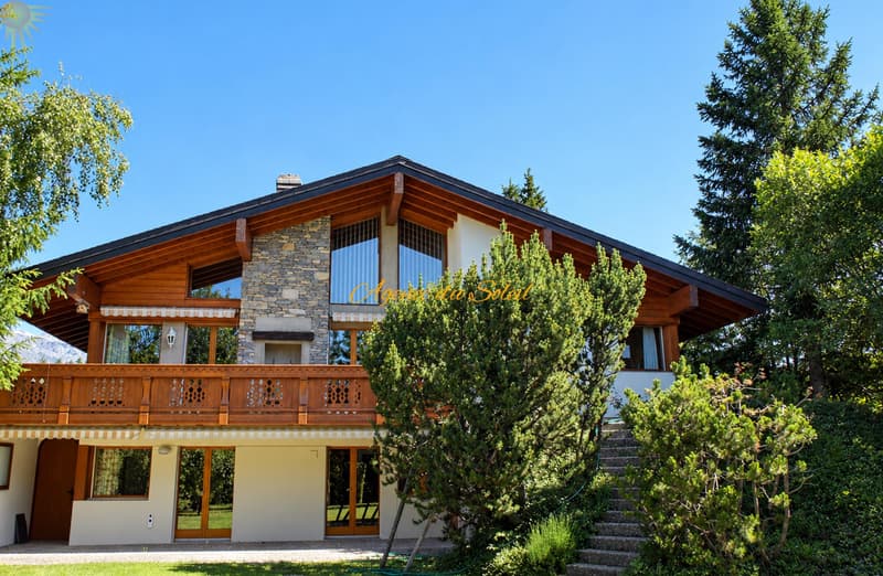 Très beau chalet de 6.5 pièces sur un grand terrain arborisé à Crans ! (1)