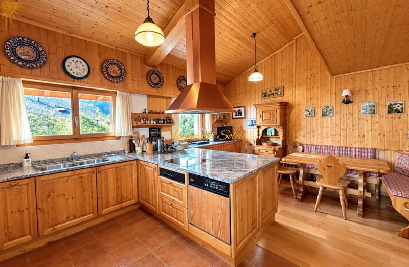 Très beau chalet de 6.5 pièces sur un grand terrain arborisé à Crans ! (5)