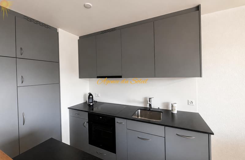 À louer entre le 1er décembre 26 et le 30 avril 27 ce bel appartement rénové de 2.5 pièces à Montana ! (5)