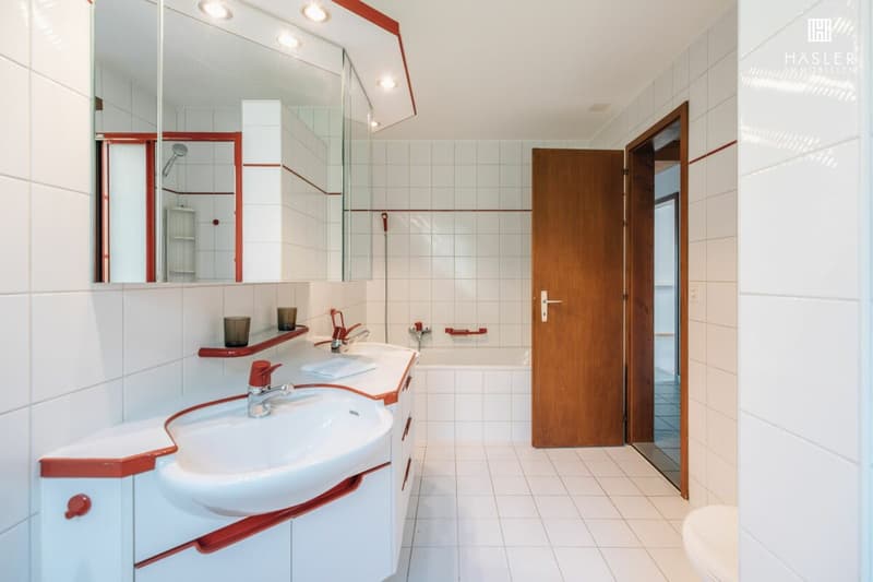 Grosszügige 4½-Zi-Dachwohnung mit See- und Bergsicht (12)