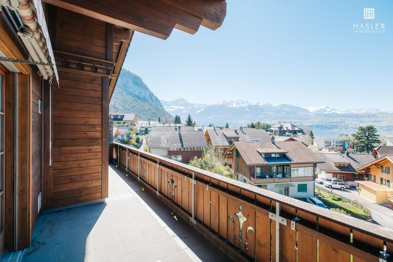 Grosszügige 4½-Zi-Dachwohnung mit See- und Bergsicht (2)
