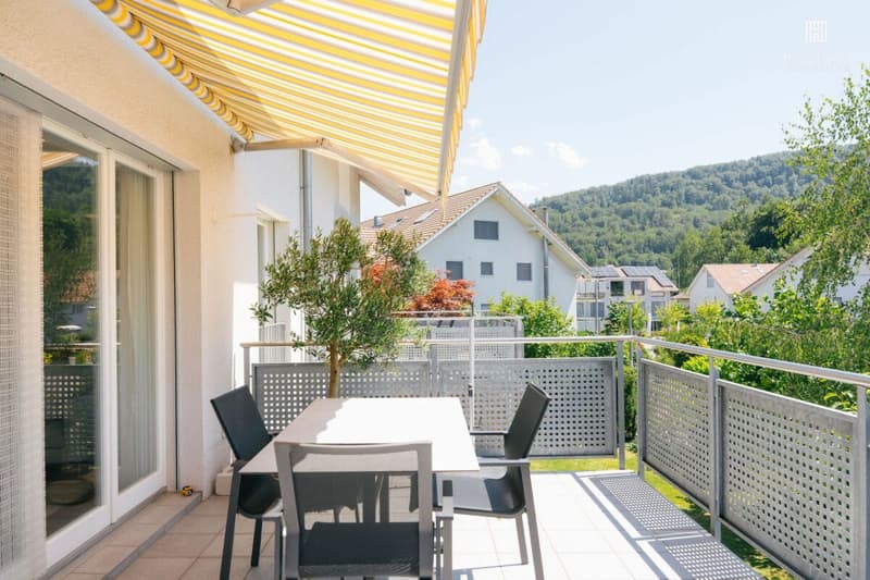 4½-Zimmer-Maisonette-Wohnung auf 3 Etagen zwischen See und Berge (3)