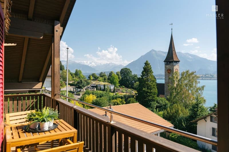 2-Familienhaus mit fantastischem Ausblick und Baulandreserve (1)