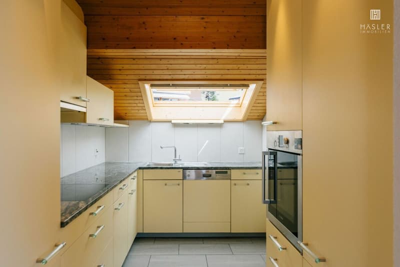 Charmante 2½-Zi-Dachwohnung - ein Zuhause mit Weitblick und Feriengefühl (8)