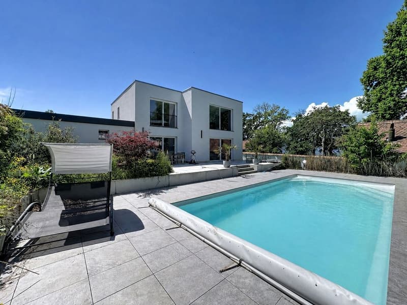 Magnifique villa de 4.5 pces avec piscine Vue sur le lac (5)