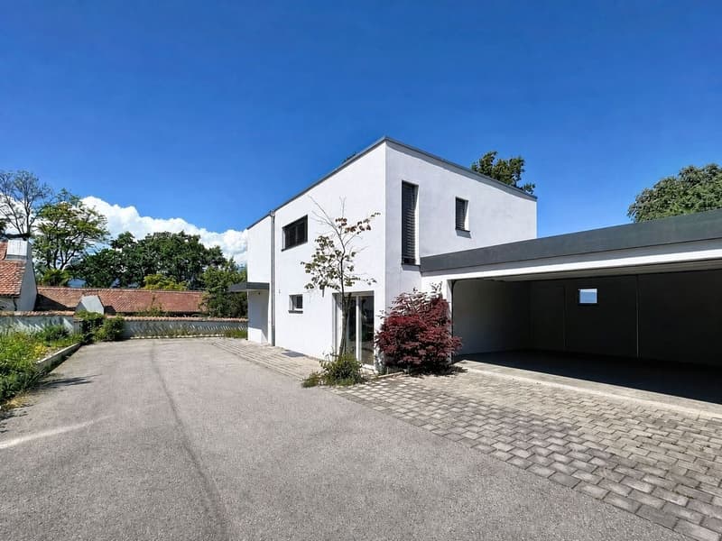 Magnifique villa de 4.5 pces avec piscine Vue sur le lac (2)